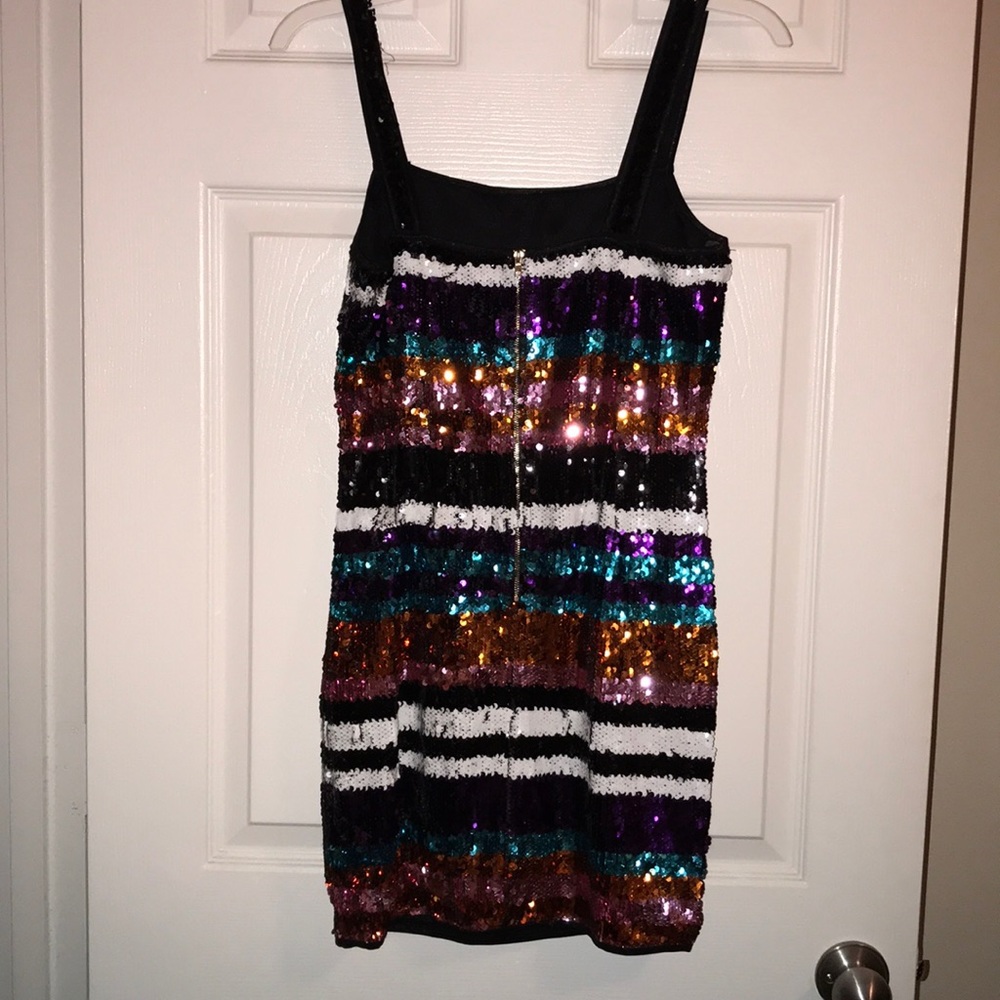 Dress - Picture 2 of 3